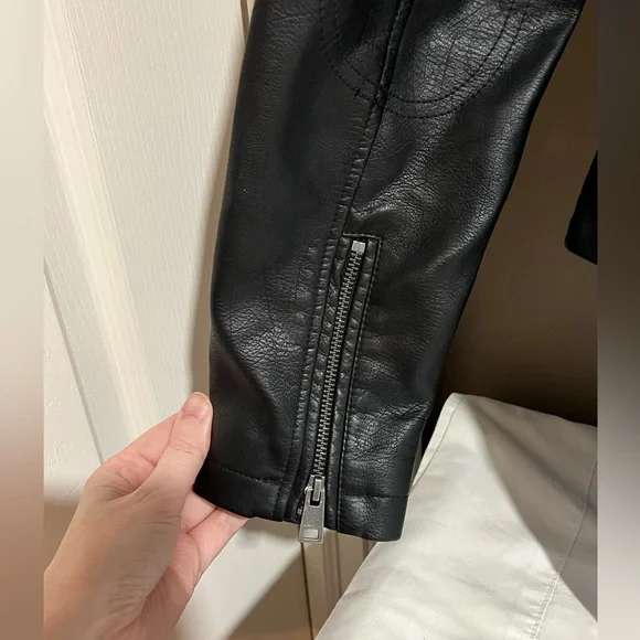 NWT Women's Black faux Leather Jacket - Picture 8 of 11